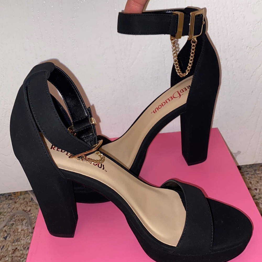 BRAND NEW BLACK HEELS